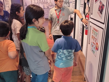 Visita mediada a la sala ZIM MuBo, grupo Escuela Abierta de verano