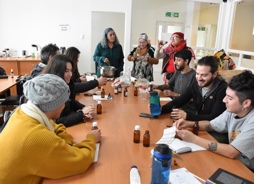Etiquetado de frascos para envasado del oleato Etiquetado de frascos para envasado del oleato