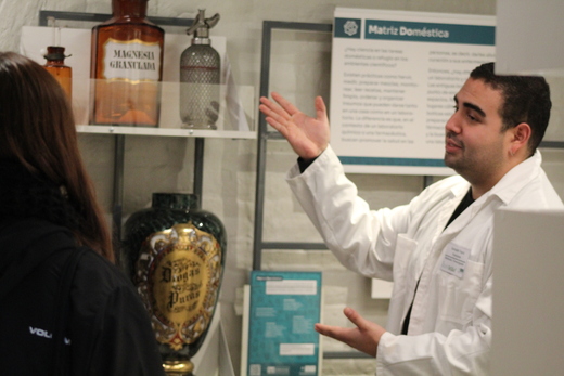 Recorridos mediados en el Museo de Química y Farmacia Recorridos mediados en el Museo de Química y Farmacia