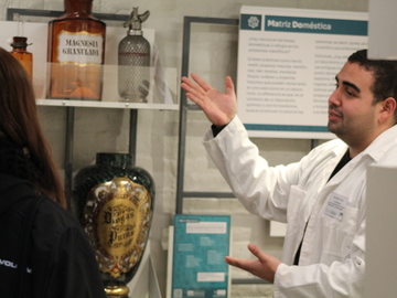 Recorridos mediados en el Museo de Química y Farmacia Recorridos mediados en el Museo de Química y Farmacia