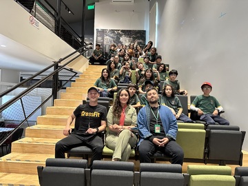grupo escolar visitando el Museo