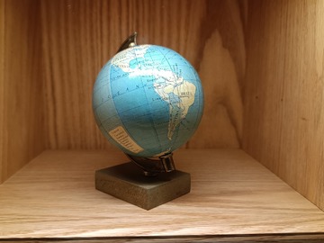 Antiguo Globo Terráqueo Sala Rolando Núñez