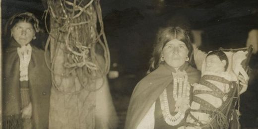 Mujeres y pichikeche mapuches, Museo Regional de la Araucanía