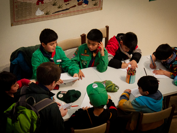 niños y niñas en el Taller de Fanzine Histórico