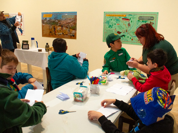 niños y niñas en el Taller de Fanzine Histórico