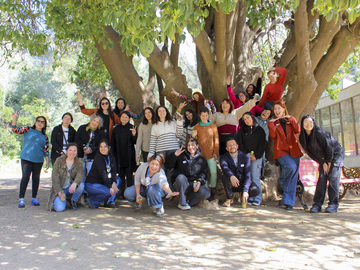  Cerramos el encuentro con una foto grupal junto a los y las educadoras y mediadoras culturales que participaron en esta enriquecedora jornada de reflexión y diálogo.