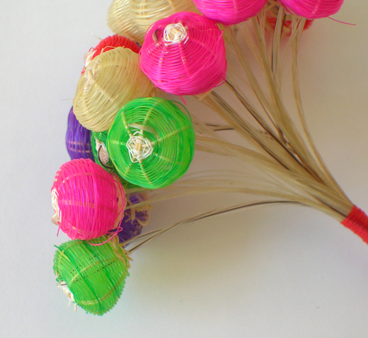 Ramito de flores en Crin