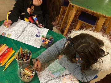 Taller ¿Para qué sirve el arte?” a cargo de las educadoras del museo Lya Mendoza y Teresa Varas.